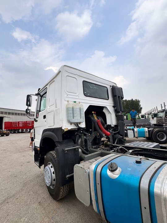 6X4 Tractor Head Interior