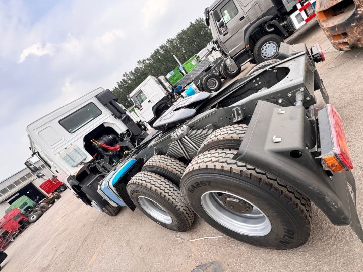 6X4 Tractor Head with Trailer