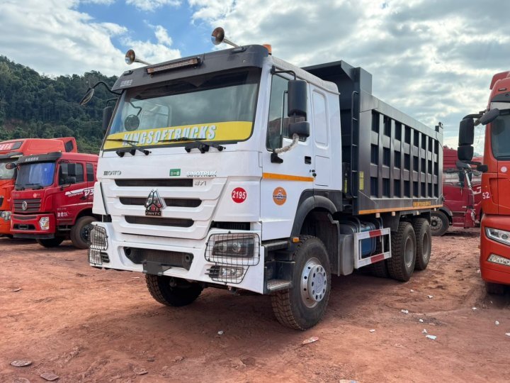 6X4 Dump Truck Rear View