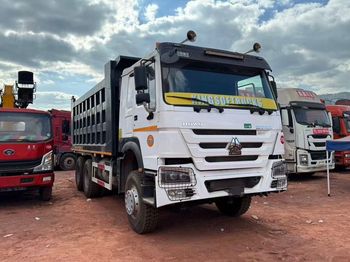 6X4 Dump Truck Side View